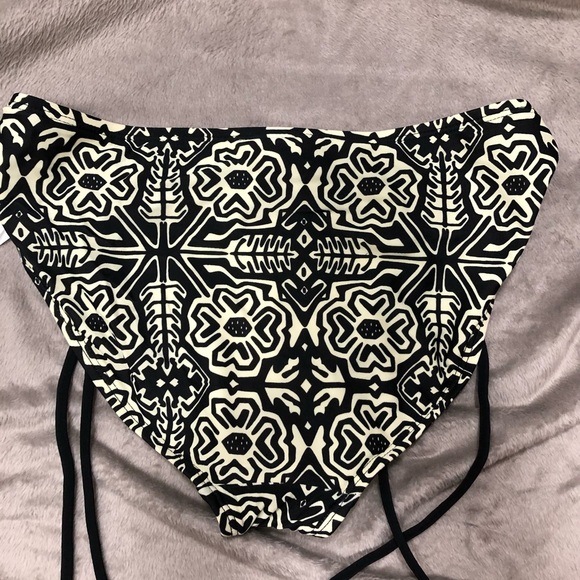 Robin Piccone Swimsuit - Picture 3 of 4